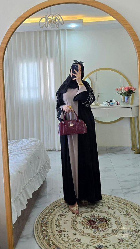 أسود